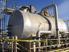 容器下半部的淡化器有几个点蚀区 容器下半部的淡化器有几个点蚀区